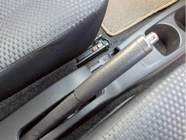 ミライース Ｘ　リミテッドＳＡ　アクセル踏み間違い防止装置　横滑り防止装置　エコアイドル　社外ＣＤオーディオ　ＡＢＳ　キーレスエントリー　盗難警報装置　エアコン　パワステ　パワーウィンドウ　Ｗエアバッグ　電動格納ミラー　純正アルミ（28枚目）