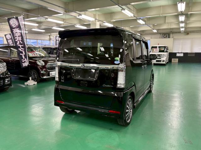 N-BOXカスタム G・ターボAパッケージ 社外ナビ バックモニター 両側パワースライドドア 衝突被害軽減ブレーキ 横滑り防止装置 アイドリングストップ オートエアコン HIDヘッドライト プッシュスタート 純正アルミ ドラレコ ETC付き(14枚目)