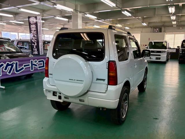 ジムニー ワイルドウインド 4WD ターボ車 フロア4速AT 社外7インチナビ D席シートヒーター ABS エアコン パワステ パワーウィンドウ Wエアバッグ 電動格納ミラー 純正アルミ(13枚目)