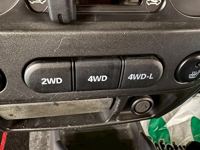 ジムニー ワイルドウインド 4WD ターボ車 フロア4速AT 社外7インチナビ D席シートヒーター ABS エアコン パワステ パワーウィンドウ Wエアバッグ 電動格納ミラー 純正アルミ(21枚目)