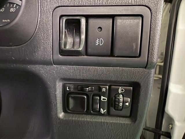 ジムニー ワイルドウインド 4WD ターボ車 フロア4速AT 社外7インチナビ D席シートヒーター ABS エアコン パワステ パワーウィンドウ Wエアバッグ 電動格納ミラー 純正アルミ(23枚目)