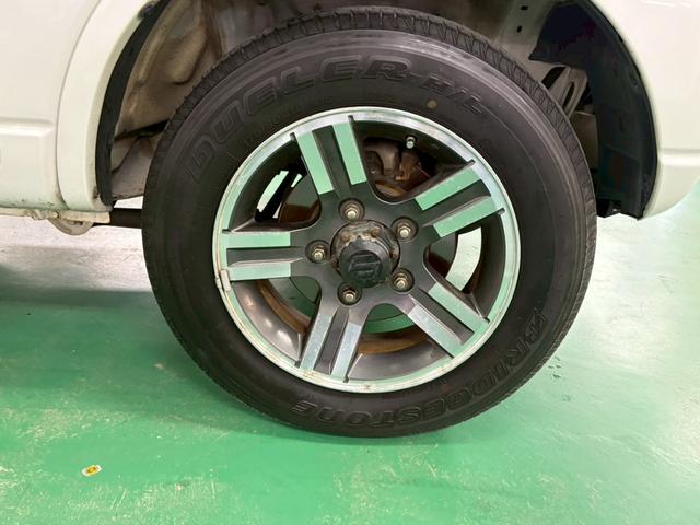 ジムニー ワイルドウインド 4WD ターボ車 フロア4速AT 社外7インチナビ D席シートヒーター ABS エアコン パワステ パワーウィンドウ Wエアバッグ 電動格納ミラー 純正アルミ(33枚目)