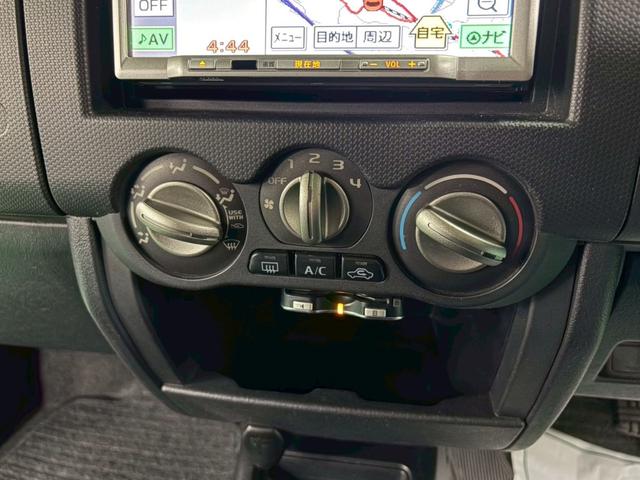 キックス RX 4WD ターボ車 社外SDナビ フロア4速AT エアコン パワステ パワーウィンドウ Wエアバッグ ABS キーレスエントリー 純正アルミ ETC付き(18枚目)