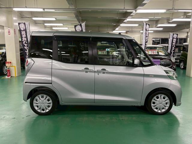 デイズルークス X 後期モデル アラウンドビューモニター 助手席側パワースライドドア エマージェンシーブレーキ 横滑り防止装置 アイドリングストップ オートエアコン ABS プッシュスタート オートリトラミラー(11枚目)