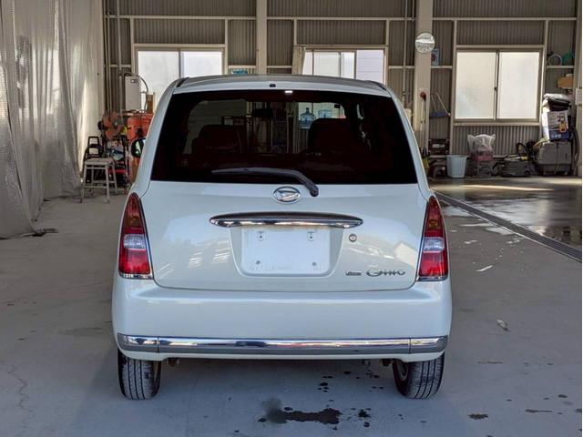 ミラジーノ プレミアムX 社外フルセグナビ Bluetooth フロア4速AT ハーフレザーシート オートエアコン ABS キーレスエントリー 盗難警報装置 パワステ パワーウィンドウ Wエアバッグ 電動格納ミラー 純正アルミ(9枚目)