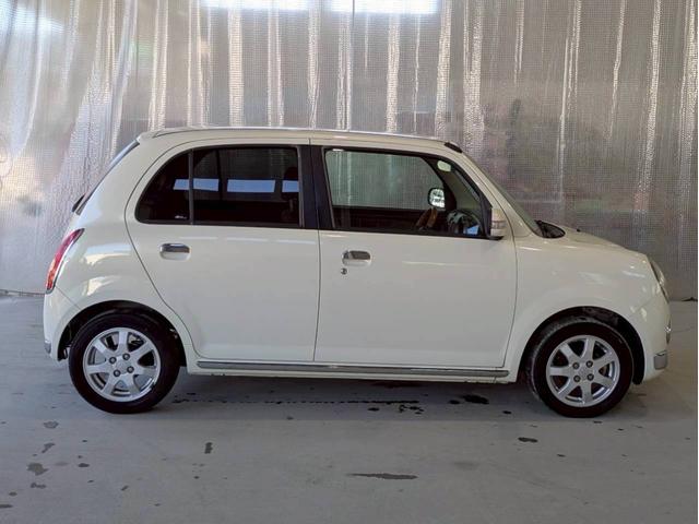 ミラジーノ プレミアムX 社外フルセグナビ Bluetooth フロア4速AT ハーフレザーシート オートエアコン ABS キーレスエントリー 盗難警報装置 パワステ パワーウィンドウ Wエアバッグ 電動格納ミラー 純正アルミ(10枚目)