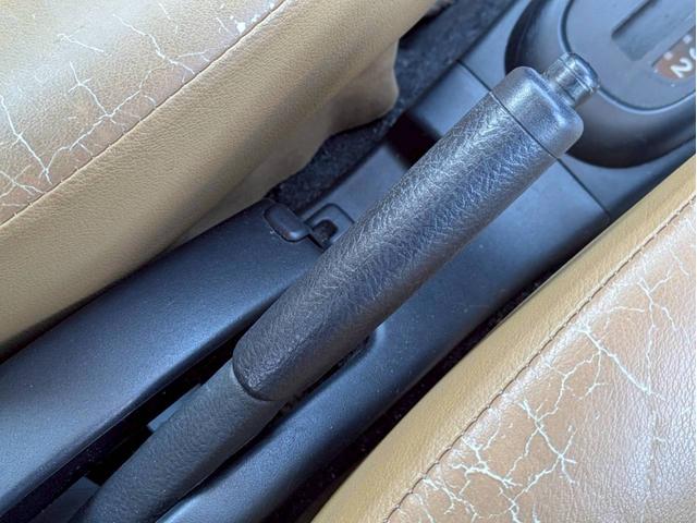 ミラジーノ プレミアムX 社外フルセグナビ Bluetooth フロア4速AT ハーフレザーシート オートエアコン ABS キーレスエントリー 盗難警報装置 パワステ パワーウィンドウ Wエアバッグ 電動格納ミラー 純正アルミ(24枚目)