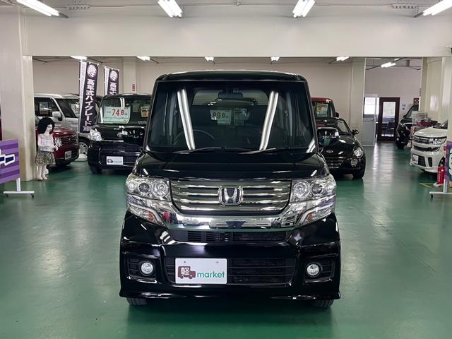 Ｎ－ＢＯＸカスタム Ｇ・Ｌパッケージ　助手席側パワースライドドア　横滑り防止装置　アイドリングストップ　オートエアコン　ベンチシート　ＡＢＳ　ＨＩＤヘッドライト　プッシュスタート　スマートキー　盗難警報装置　電動格納ミラー　純正アルミ（7枚目）