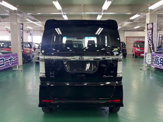 Ｎ－ＢＯＸカスタム Ｇ・Ｌパッケージ　助手席側パワースライドドア　横滑り防止装置　アイドリングストップ　オートエアコン　ベンチシート　ＡＢＳ　ＨＩＤヘッドライト　プッシュスタート　スマートキー　盗難警報装置　電動格納ミラー　純正アルミ（8枚目）