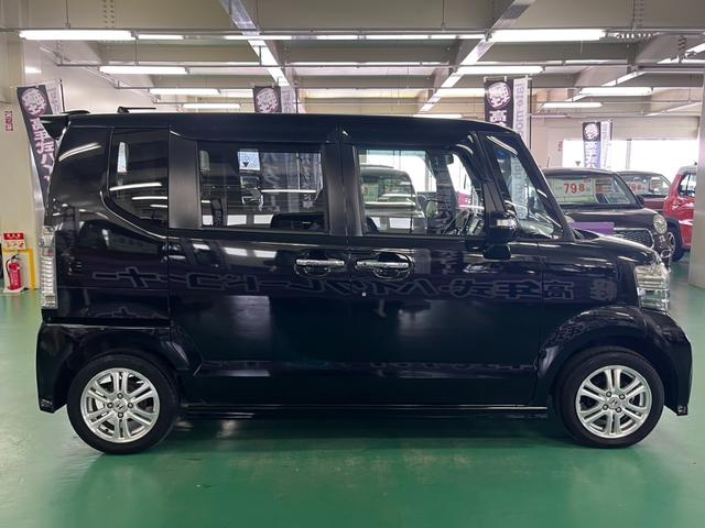 Ｎ－ＢＯＸカスタム Ｇ・Ｌパッケージ　助手席側パワースライドドア　横滑り防止装置　アイドリングストップ　オートエアコン　ベンチシート　ＡＢＳ　ＨＩＤヘッドライト　プッシュスタート　スマートキー　盗難警報装置　電動格納ミラー　純正アルミ（9枚目）