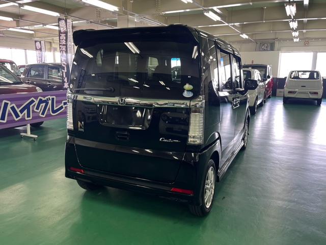 Ｎ－ＢＯＸカスタム Ｇ・Ｌパッケージ　助手席側パワースライドドア　横滑り防止装置　アイドリングストップ　オートエアコン　ベンチシート　ＡＢＳ　ＨＩＤヘッドライト　プッシュスタート　スマートキー　盗難警報装置　電動格納ミラー　純正アルミ（13枚目）