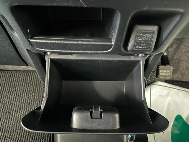 Ｎ－ＢＯＸカスタム Ｇ・Ｌパッケージ　助手席側パワースライドドア　横滑り防止装置　アイドリングストップ　オートエアコン　ベンチシート　ＡＢＳ　ＨＩＤヘッドライト　プッシュスタート　スマートキー　盗難警報装置　電動格納ミラー　純正アルミ（27枚目）