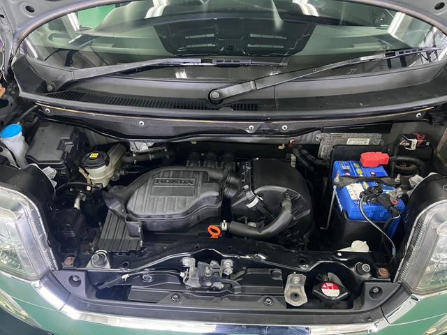 Ｎ－ＢＯＸカスタム Ｇ・Ｌパッケージ　助手席側パワースライドドア　横滑り防止装置　アイドリングストップ　オートエアコン　ベンチシート　ＡＢＳ　ＨＩＤヘッドライト　プッシュスタート　スマートキー　盗難警報装置　電動格納ミラー　純正アルミ（31枚目）