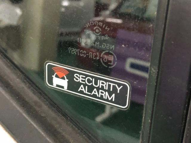 【盗難警報装置】　車上荒らしなど起こった場合にブザー音で車の異常を知らせる機能も付いてます。