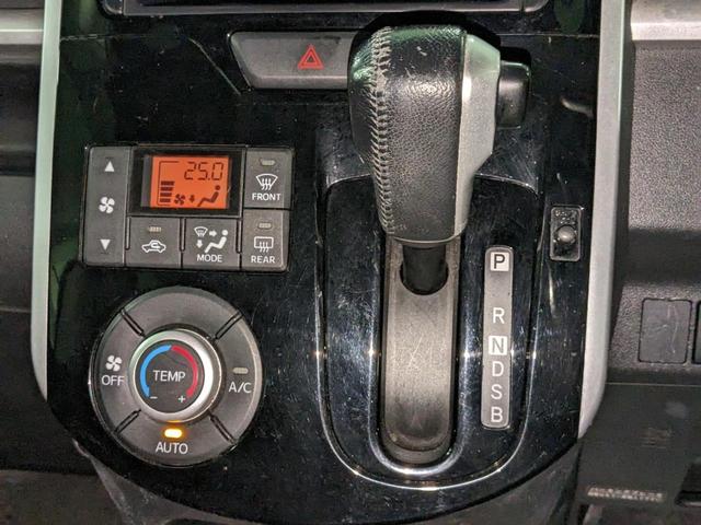 タント カスタムＲＳ　ＳＡ　ターボ車　両側電動スライドドア　アクセル踏み間違い防止装置　横滑り防止装置　エコアイドル　オートエアコン　ベンチシート　ＬＥＤヘッドランプ　プッシュスタート　スマートキー　盗難警報装置　純正アルミ（16枚目）