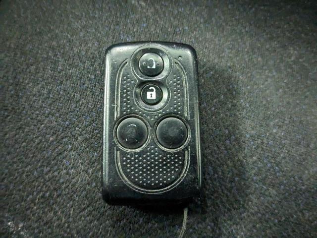 タント カスタムＲＳ　ＳＡ　ターボ車　両側電動スライドドア　アクセル踏み間違い防止装置　横滑り防止装置　エコアイドル　オートエアコン　ベンチシート　ＬＥＤヘッドランプ　プッシュスタート　スマートキー　盗難警報装置　純正アルミ（20枚目）