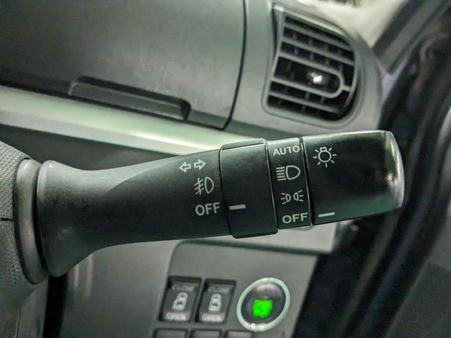 タント カスタムＲＳ　ＳＡ　ターボ車　両側電動スライドドア　アクセル踏み間違い防止装置　横滑り防止装置　エコアイドル　オートエアコン　ベンチシート　ＬＥＤヘッドランプ　プッシュスタート　スマートキー　盗難警報装置　純正アルミ（21枚目）