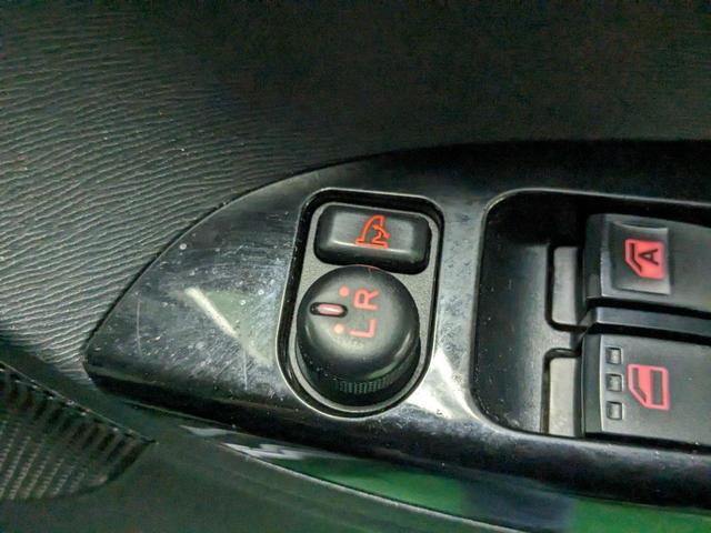 タント カスタムＲＳ　ＳＡ　ターボ車　両側電動スライドドア　アクセル踏み間違い防止装置　横滑り防止装置　エコアイドル　オートエアコン　ベンチシート　ＬＥＤヘッドランプ　プッシュスタート　スマートキー　盗難警報装置　純正アルミ（22枚目）