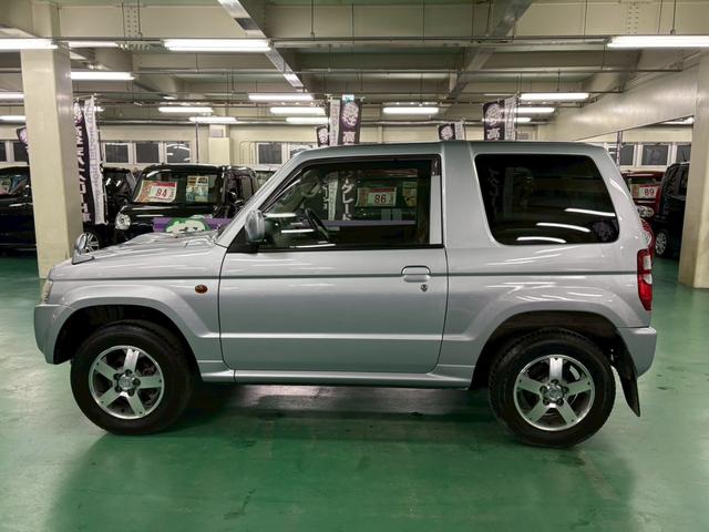 パジェロミニ ＶＲ　４ＷＤ　ターボ車　フロア４速ＡＴ　ＣＤオーディオ　ＡＢＳ　キーレスエントリー　エアコン　パワステ　パワーウィンドウ　Ｗエアバッグ　電動格納ミラー　純正アルミ（11枚目）