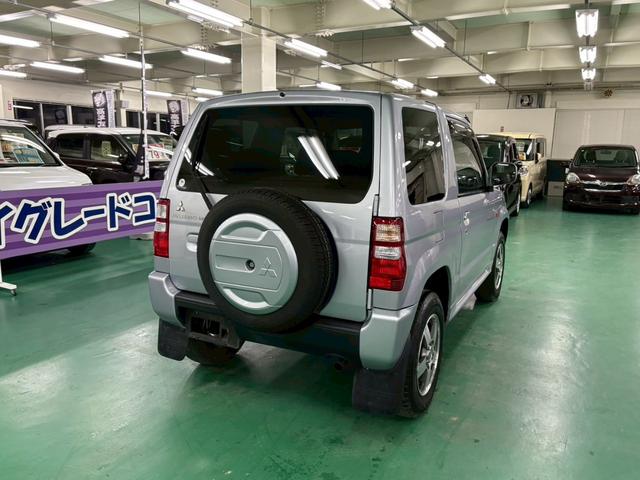 パジェロミニ ＶＲ　４ＷＤ　ターボ車　フロア４速ＡＴ　ＣＤオーディオ　ＡＢＳ　キーレスエントリー　エアコン　パワステ　パワーウィンドウ　Ｗエアバッグ　電動格納ミラー　純正アルミ（14枚目）