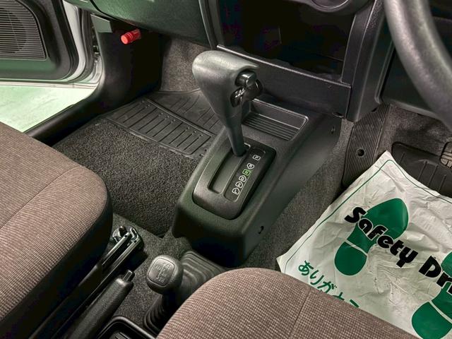 パジェロミニ ＶＲ　４ＷＤ　ターボ車　フロア４速ＡＴ　ＣＤオーディオ　ＡＢＳ　キーレスエントリー　エアコン　パワステ　パワーウィンドウ　Ｗエアバッグ　電動格納ミラー　純正アルミ（21枚目）