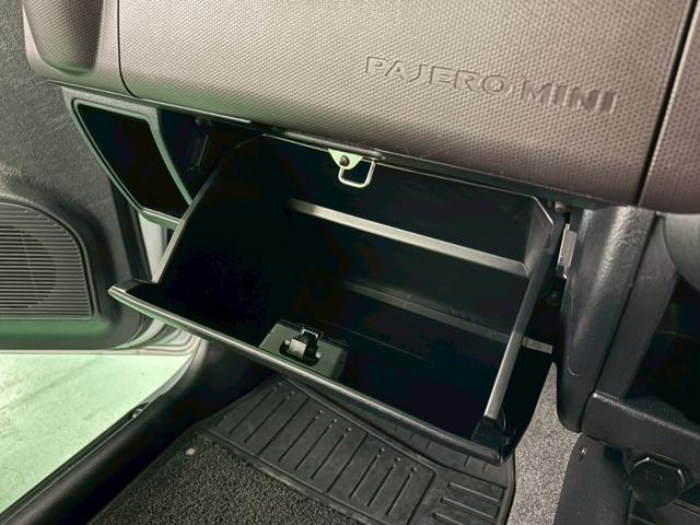 パジェロミニ ＶＲ　４ＷＤ　ターボ車　フロア４速ＡＴ　ＣＤオーディオ　ＡＢＳ　キーレスエントリー　エアコン　パワステ　パワーウィンドウ　Ｗエアバッグ　電動格納ミラー　純正アルミ（28枚目）