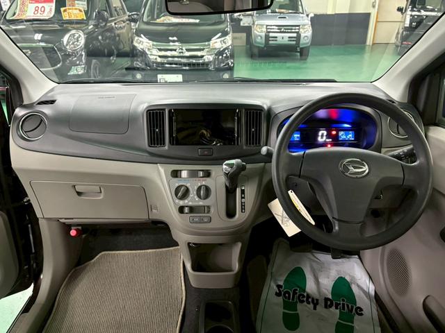 ミライース Ｘ　スマートセレクションＳＡ　ＣＶＴ　アクセル踏み間違い防止装置　横滑り防止装置　エコアイドル　ＡＢＳ　キーレスエントリー　盗難警報装置　エアコン　パワステ　パワーウィンドウ　Ｗエアバッグ　電動格納ミラー（17枚目）