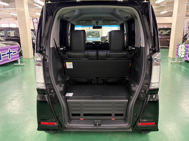 Ｎ－ＢＯＸ＋カスタム Ｇ　ターボＳＳパッケージ　純正メモリーナビ　両側パワスラ　クルーズコントロール　横滑り防止装置　オートエアコン　ＡＢＳ　ＨＩＤヘッドライト　Ｐスタート　スマートキー　盗難警報装置　電動格納ミラー　ＥＴＣ　Ｂカメラ　純正アルミ（9枚目）