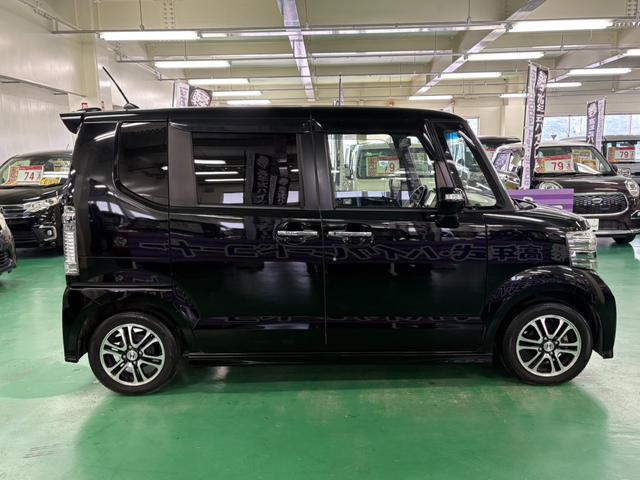 Ｎ－ＢＯＸ＋カスタム Ｇ　ターボＳＳパッケージ　純正メモリーナビ　両側パワスラ　クルーズコントロール　横滑り防止装置　オートエアコン　ＡＢＳ　ＨＩＤヘッドライト　Ｐスタート　スマートキー　盗難警報装置　電動格納ミラー　ＥＴＣ　Ｂカメラ　純正アルミ（12枚目）