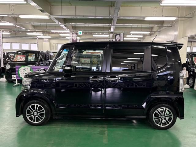 Ｎ－ＢＯＸ＋カスタム Ｇ　ターボＳＳパッケージ　純正メモリーナビ　両側パワスラ　クルーズコントロール　横滑り防止装置　オートエアコン　ＡＢＳ　ＨＩＤヘッドライト　Ｐスタート　スマートキー　盗難警報装置　電動格納ミラー　ＥＴＣ　Ｂカメラ　純正アルミ（13枚目）