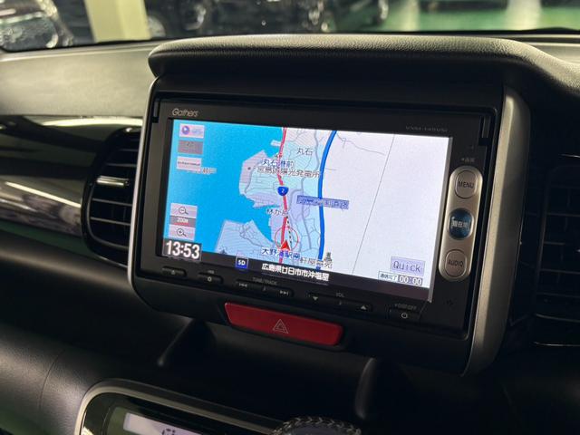 Ｎ－ＢＯＸ＋カスタム Ｇ　ターボＳＳパッケージ　純正メモリーナビ　両側パワスラ　クルーズコントロール　横滑り防止装置　オートエアコン　ＡＢＳ　ＨＩＤヘッドライト　Ｐスタート　スマートキー　盗難警報装置　電動格納ミラー　ＥＴＣ　Ｂカメラ　純正アルミ（17枚目）