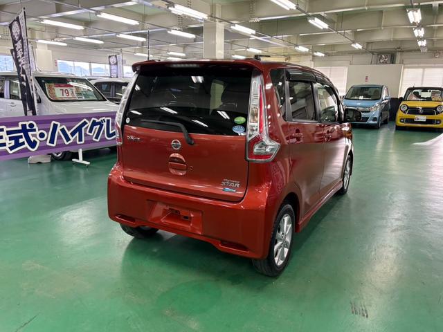 デイズ ハイウェイスター　Ｘ　後期モデル　アラウンドビューモニター　エマージェンシーブレーキ　横滑り防止装置　ハイビームアシスト　アイドリングストップ　オートエアコン　ＨＩＤ　プッシュスタート　スマートキー　ＥＴＣ付き　純正アルミ（14枚目）