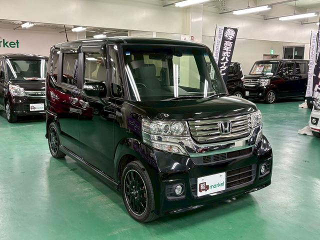 Ｎ－ＢＯＸカスタム Ｇ　ターボＳＳブラックスタイルパッケージ　両側パワースライドドア　衝突被害軽減ブレーキ　横滑り防止装置　アイドリングストップ　オートエアコン　前席シートヒーター　ＨＩＤ　プッシュスタート　スマートキー　盗難警報装置　純正アルミ（12枚目）