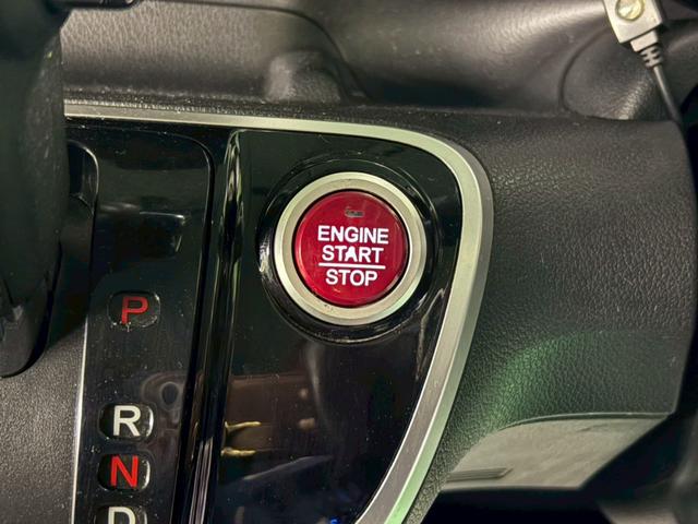 Ｎ－ＢＯＸカスタム Ｇ　ターボＳＳブラックスタイルパッケージ　両側パワースライドドア　衝突被害軽減ブレーキ　横滑り防止装置　アイドリングストップ　オートエアコン　前席シートヒーター　ＨＩＤ　プッシュスタート　スマートキー　盗難警報装置　純正アルミ（24枚目）