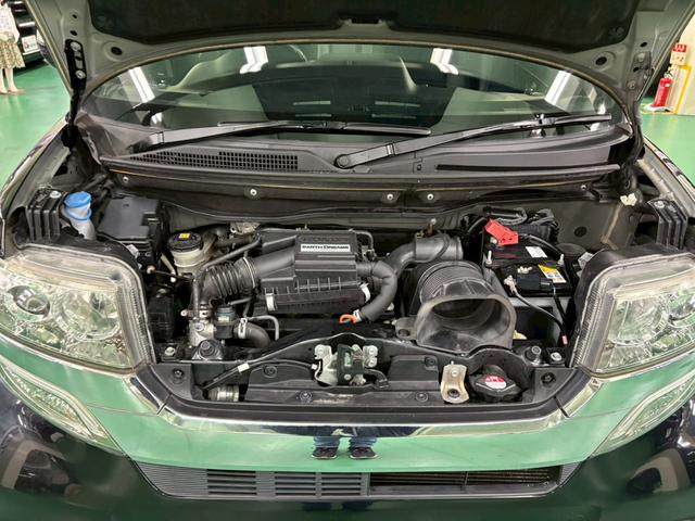 Ｎ－ＢＯＸカスタム Ｇ　ターボＳＳブラックスタイルパッケージ　両側パワースライドドア　衝突被害軽減ブレーキ　横滑り防止装置　アイドリングストップ　オートエアコン　前席シートヒーター　ＨＩＤ　プッシュスタート　スマートキー　盗難警報装置　純正アルミ（32枚目）