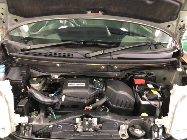 Ｎ－ＢＯＸ Ｇ・Ｌパッケージ　助手席側パワースライドドア　横滑り防止装置　アイドリングストップ　オートエアコン　ベンチシート　ＡＢＳ　プッシュスタート　スマートキー　盗難警報装置　電動格納ミラー　純正アルミ（32枚目）