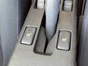【シートヒーター】　こちらのボタンを押していただくとシートを温めてくれるので寒いときでも快適にお過ごしいただけます！