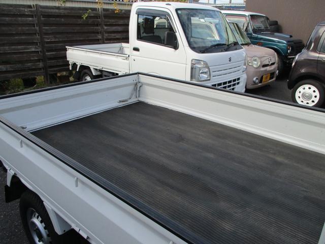 キャリイトラック KCエアコン・パワステ農繁仕様 4WD/5速MT/エアコン/パワステ/作業灯/フロアマット/AM・FMラジオ/ドアバイザー(9枚目)