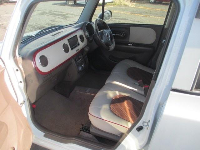 アルトラパン Ｇ　プッシュスタートエンジン／スマートキー／ナビ／ＴＶ／エアコン／パワステ／アルミホイール／ベンチシート／ドアバイザー／フロアマット（8枚目）