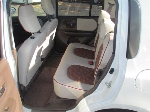 アルトラパン Ｇ　プッシュスタートエンジン／スマートキー／ナビ／ＴＶ／エアコン／パワステ／アルミホイール／ベンチシート／ドアバイザー／フロアマット（9枚目）