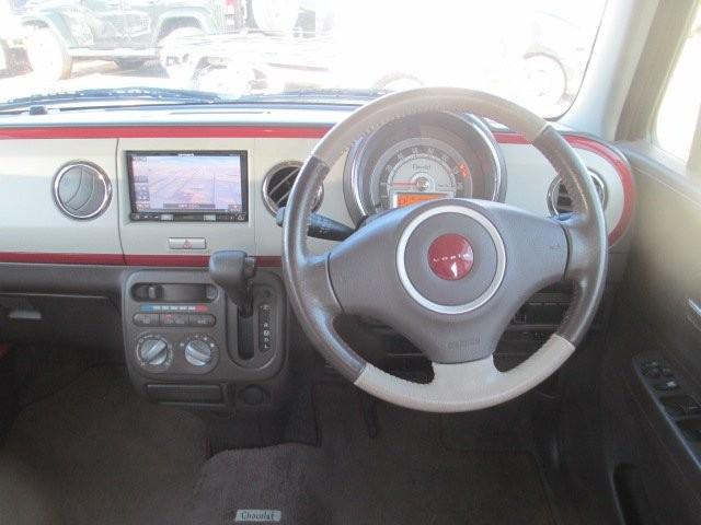 アルトラパン Ｇ　プッシュスタートエンジン／スマートキー／ナビ／ＴＶ／エアコン／パワステ／アルミホイール／ベンチシート／ドアバイザー／フロアマット（13枚目）