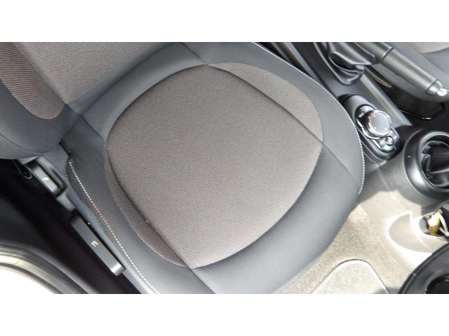 ＭＩＮＩ クーパー　／５ドア／コンフォートアクセス／純正ＨＤＤナビ／Ｂｌｕｅｔｏｏｔｈ／バックカメラ／ソナー／ドラレコ／ＥＴＣ／スマートキー／オートＬＥＤ／ＬＥＤフォグ／サイドエアバック／ＡＵＸ／ＵＳＢ／自社工場１年保証（18枚目）