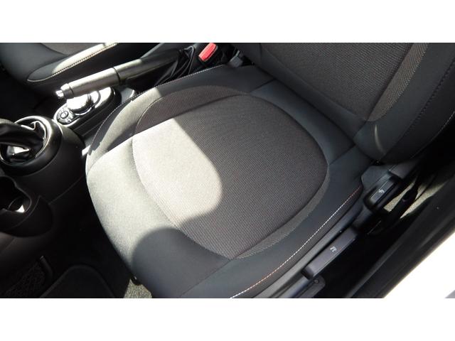 ＭＩＮＩ クーパー　／５ドア／コンフォートアクセス／純正ＨＤＤナビ／Ｂｌｕｅｔｏｏｔｈ／バックカメラ／ソナー／ドラレコ／ＥＴＣ／スマートキー／オートＬＥＤ／ＬＥＤフォグ／サイドエアバック／ＡＵＸ／ＵＳＢ／自社工場１年保証（22枚目）