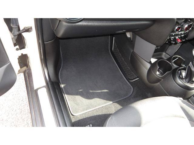 ＭＩＮＩ クーパー　／５ドア／コンフォートアクセス／純正ＨＤＤナビ／Ｂｌｕｅｔｏｏｔｈ／バックカメラ／ソナー／ドラレコ／ＥＴＣ／スマートキー／オートＬＥＤ／ＬＥＤフォグ／サイドエアバック／ＡＵＸ／ＵＳＢ／自社工場１年保証（23枚目）