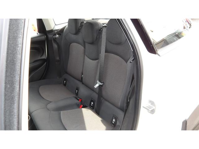 ＭＩＮＩ クーパー　／５ドア／コンフォートアクセス／純正ＨＤＤナビ／Ｂｌｕｅｔｏｏｔｈ／バックカメラ／ソナー／ドラレコ／ＥＴＣ／スマートキー／オートＬＥＤ／ＬＥＤフォグ／サイドエアバック／ＡＵＸ／ＵＳＢ／自社工場１年保証（24枚目）