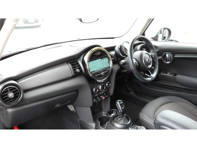 ＭＩＮＩ クーパー　禁煙車／インテリジェントセーフティー／コンフォートアクセス／純正ナビ／Ｂｌｕｅｔｏｏｔｈ／バックカメラ／前後ソナー／ＥＴＣ／スマートキー２本／オートＬＥＤ／ＬＥＤフォグ／後期モデル／サイドエアバック／（19枚目）