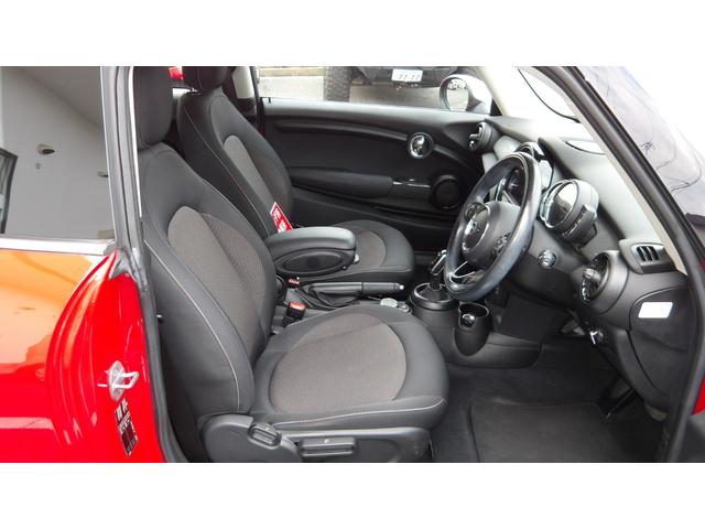 ＭＩＮＩ クーパー　禁煙車／インテリジェントセーフティー／コンフォートアクセス／純正ナビ／Ｂｌｕｅｔｏｏｔｈ／バックカメラ／前後ソナー／ＥＴＣ／スマートキー２本／オートＬＥＤ／ＬＥＤフォグ／後期モデル／サイドエアバック／（20枚目）
