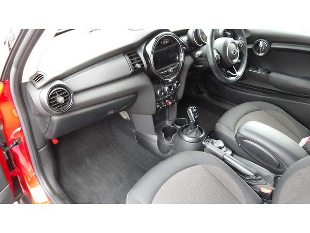 ＭＩＮＩ クーパー　禁煙車／インテリジェントセーフティー／コンフォートアクセス／純正ナビ／Ｂｌｕｅｔｏｏｔｈ／バックカメラ／前後ソナー／ＥＴＣ／スマートキー２本／オートＬＥＤ／ＬＥＤフォグ／後期モデル／サイドエアバック／（26枚目）
