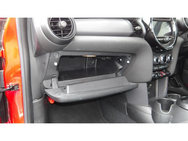 ＭＩＮＩ クーパー　禁煙車／インテリジェントセーフティー／コンフォートアクセス／純正ナビ／Ｂｌｕｅｔｏｏｔｈ／バックカメラ／前後ソナー／ＥＴＣ／スマートキー２本／オートＬＥＤ／ＬＥＤフォグ／後期モデル／サイドエアバック／（27枚目）