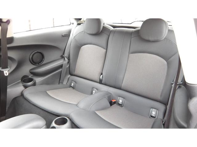 ＭＩＮＩ クーパー　禁煙車／インテリジェントセーフティー／コンフォートアクセス／純正ナビ／Ｂｌｕｅｔｏｏｔｈ／バックカメラ／前後ソナー／ＥＴＣ／スマートキー２本／オートＬＥＤ／ＬＥＤフォグ／後期モデル／サイドエアバック／（28枚目）